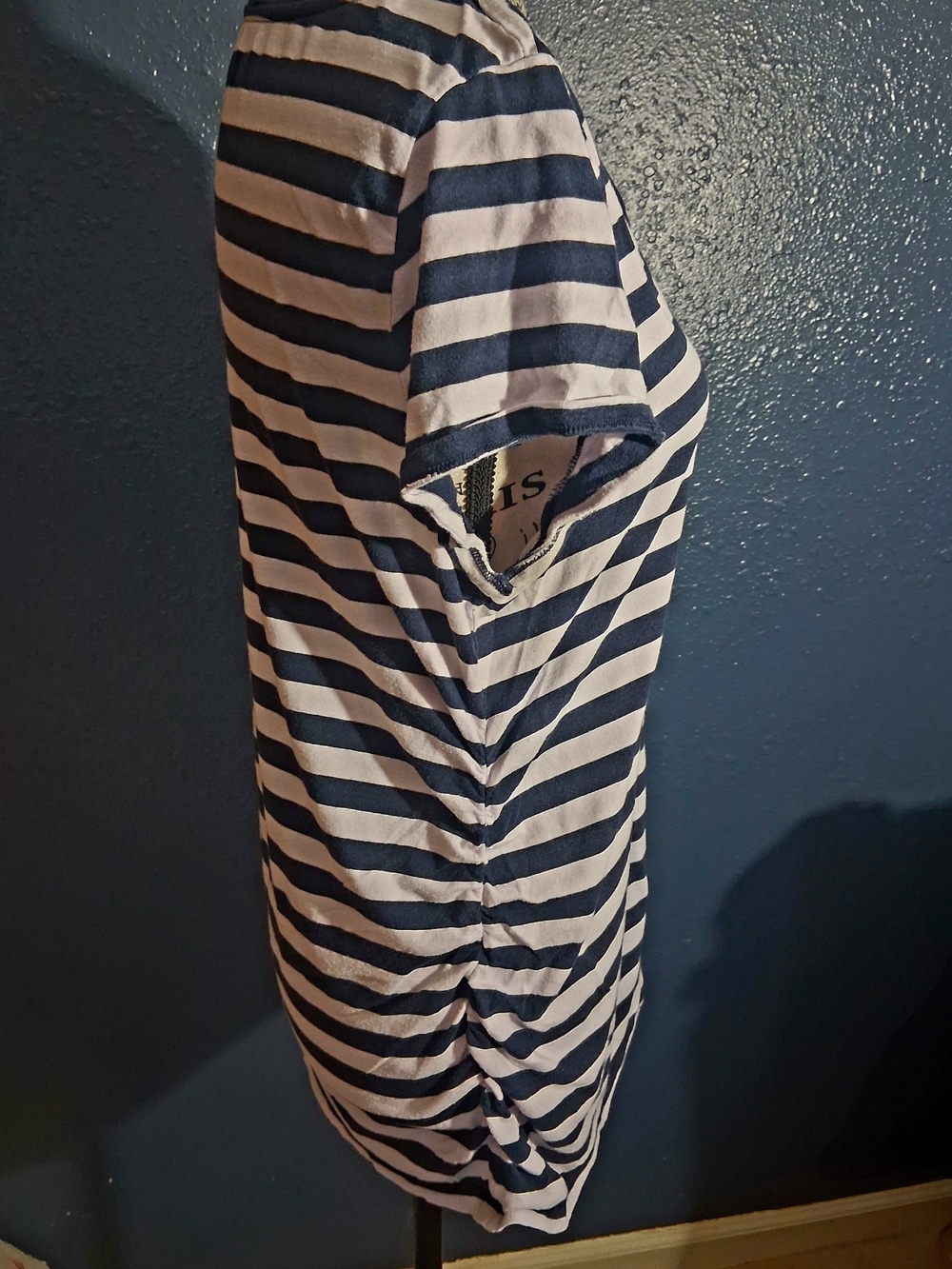 Liz Lange MaternityV-Neck Short Sleeve Top W Side Ruching XL - Picture 2 of 3
